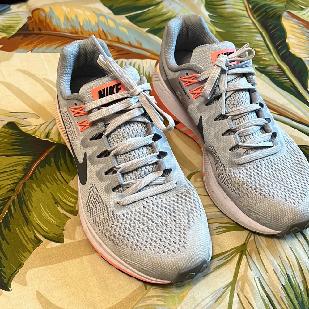 Nike Zoom Structure 21 slightly used size 6.5
